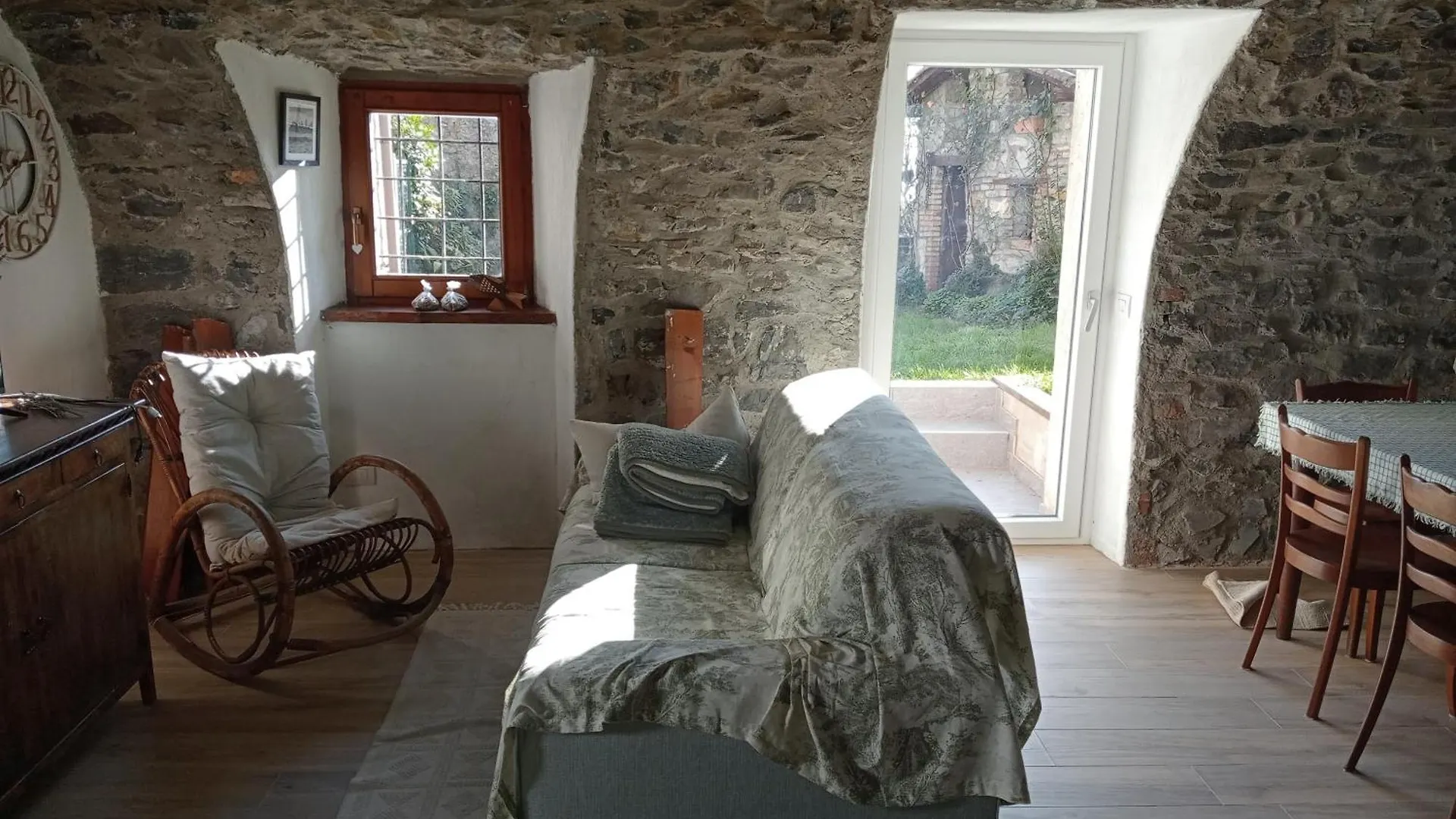 Iseolakerental - Il Nido Di Gio Riva di Solto 0*,  Italy