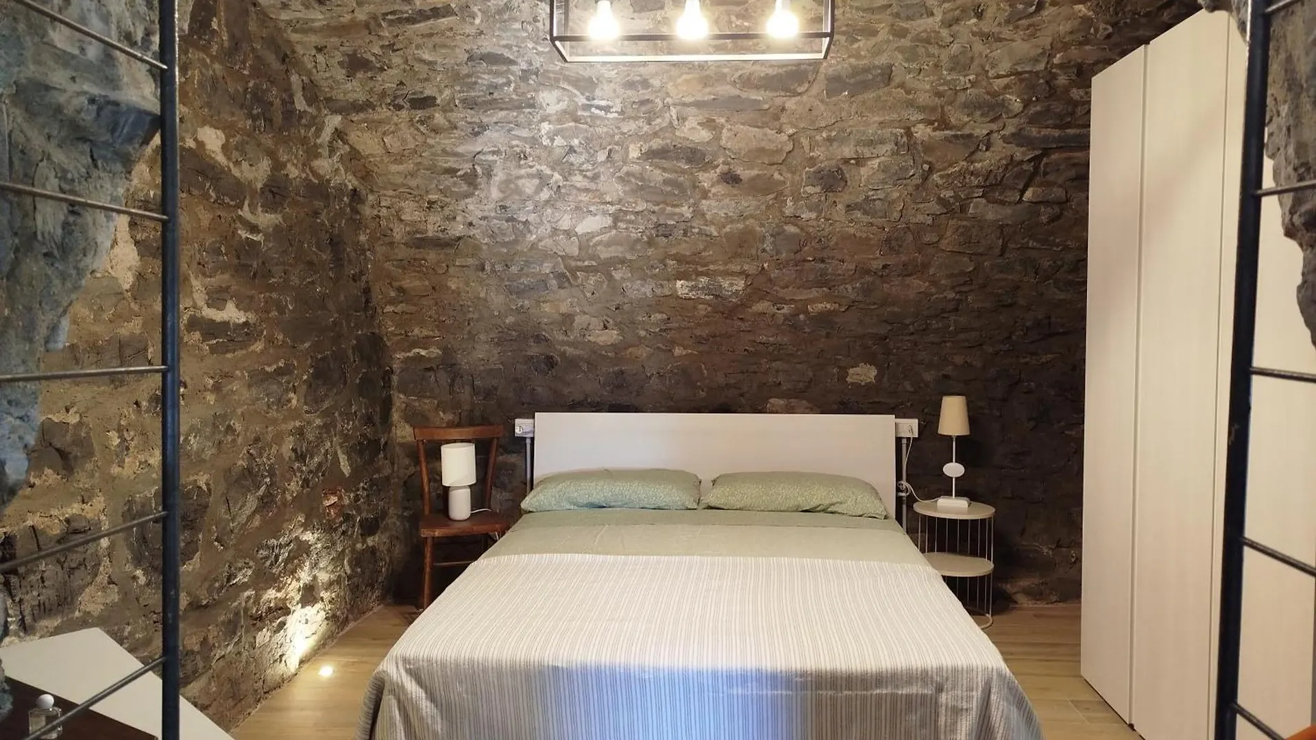 Iseolakerental - Il Nido Di Gio Riva di Solto 0*,  Italy